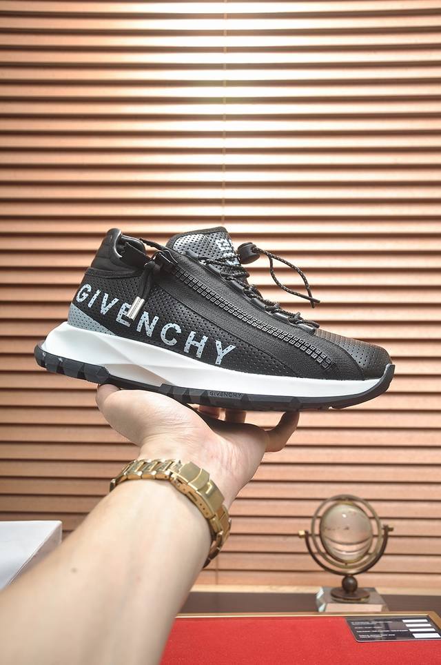 出厂价 Givenchy.纪梵希 专柜同步发售鞋面：意大利进口品牌logo印花布匹 尽显奢华，透气猪皮内里加上双层组合，脚感舒适，鞋底：原厂特供气垫大底，轻便，